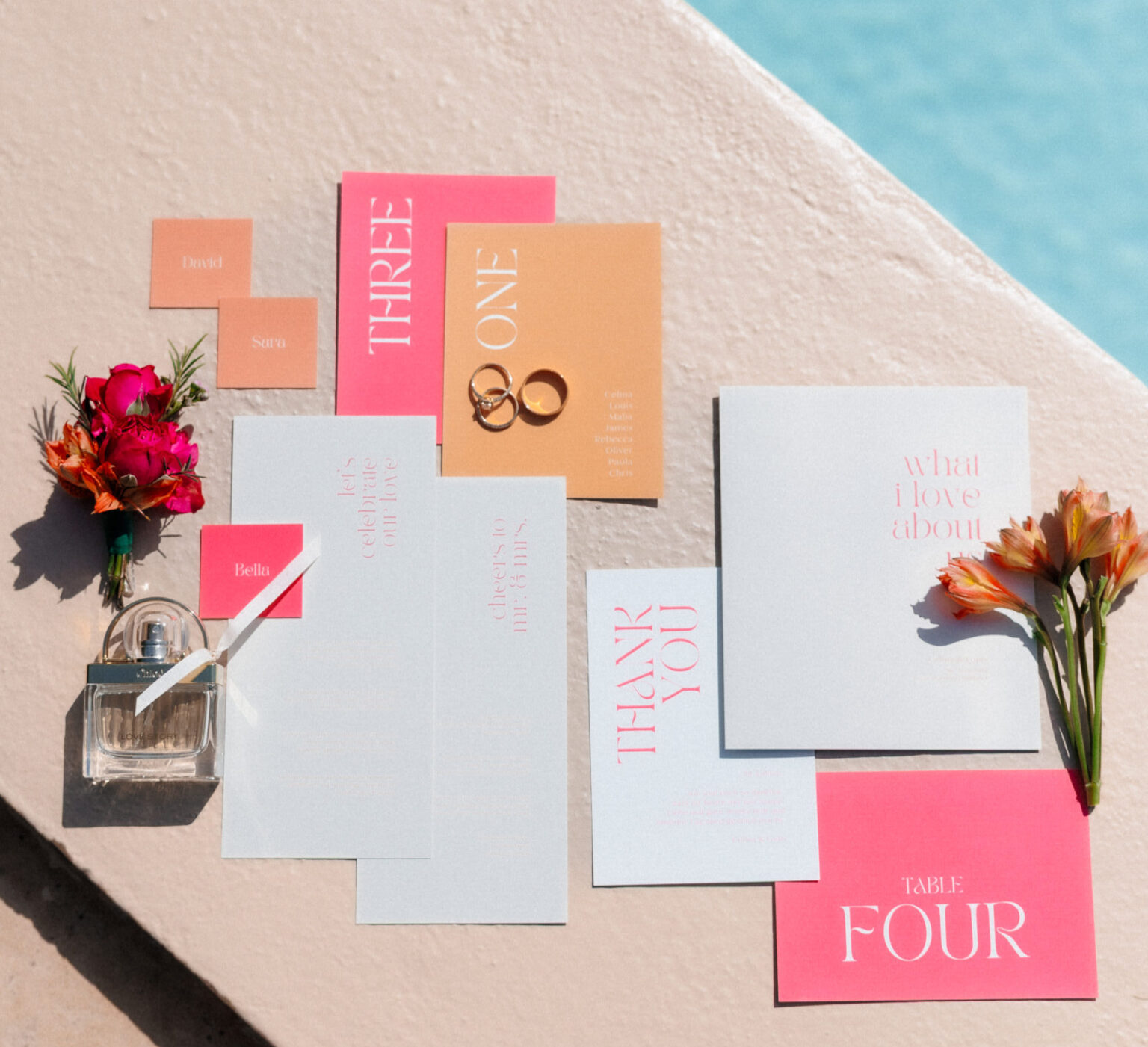 Luxuriöse Hochzeitsdetails auf Mallorca mit eleganter Papeterie, Blumenarrangements und exklusivem Wedding Design.
